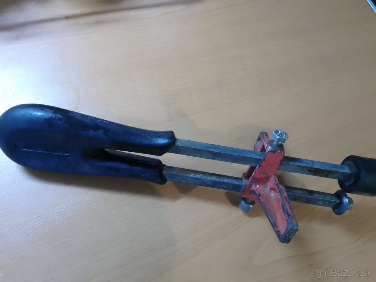 Rezačka na obklad a dlažbu . - 2