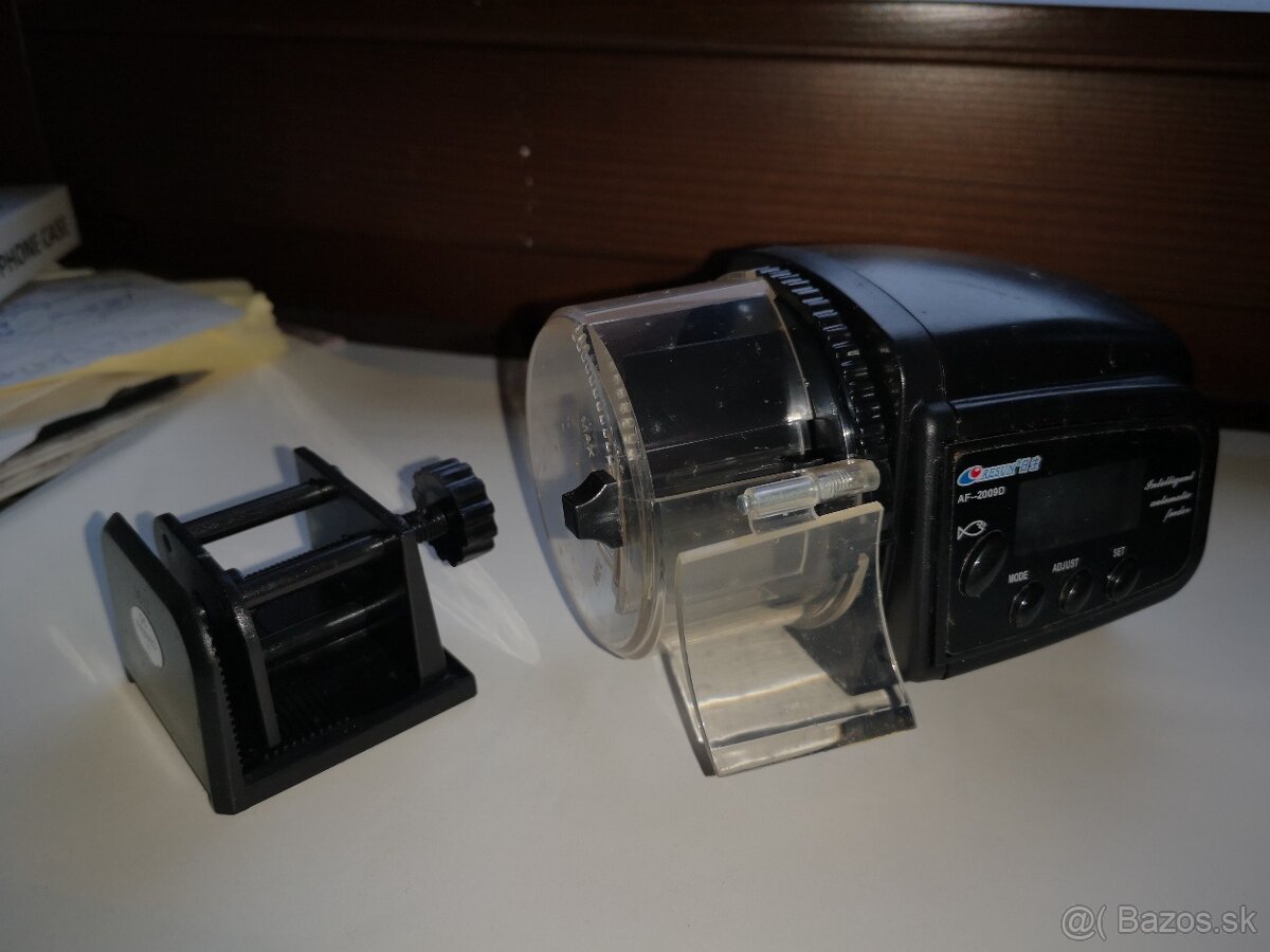 Predám automatické krmítko pre akváriové rybičky AF 2009 D . - 2