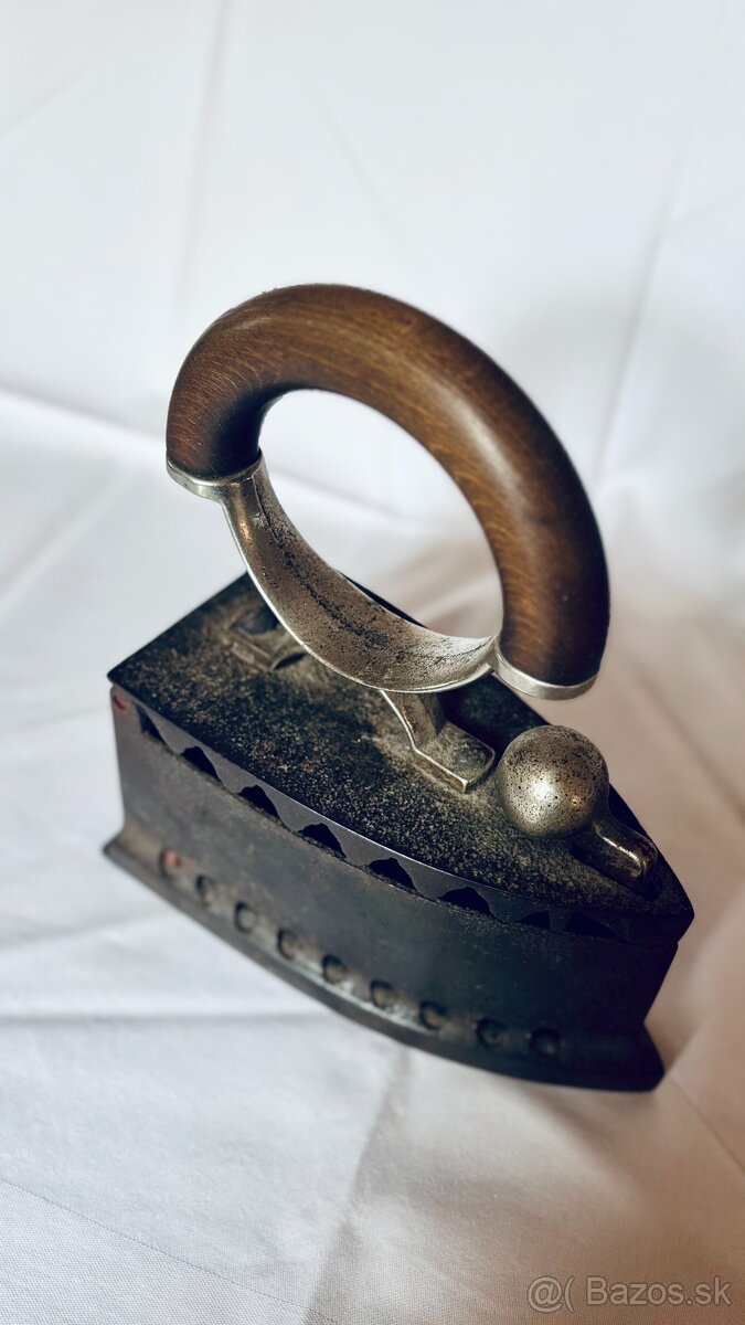 Starožitná žehlička na drevené uhlie - 2