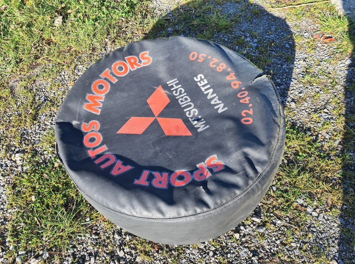 Kryt rezervy Mitsubishi Pajero - 2