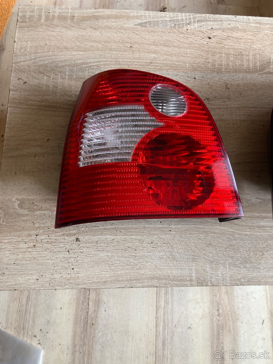 Predám zadné svetla na Polo 9n - 2