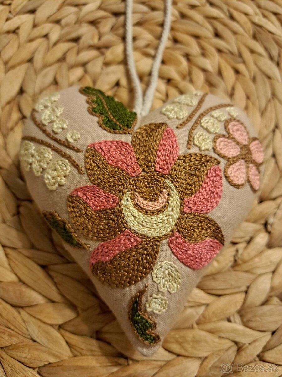 Srdiečka handmade - vyšívané krivou ihlou - 2