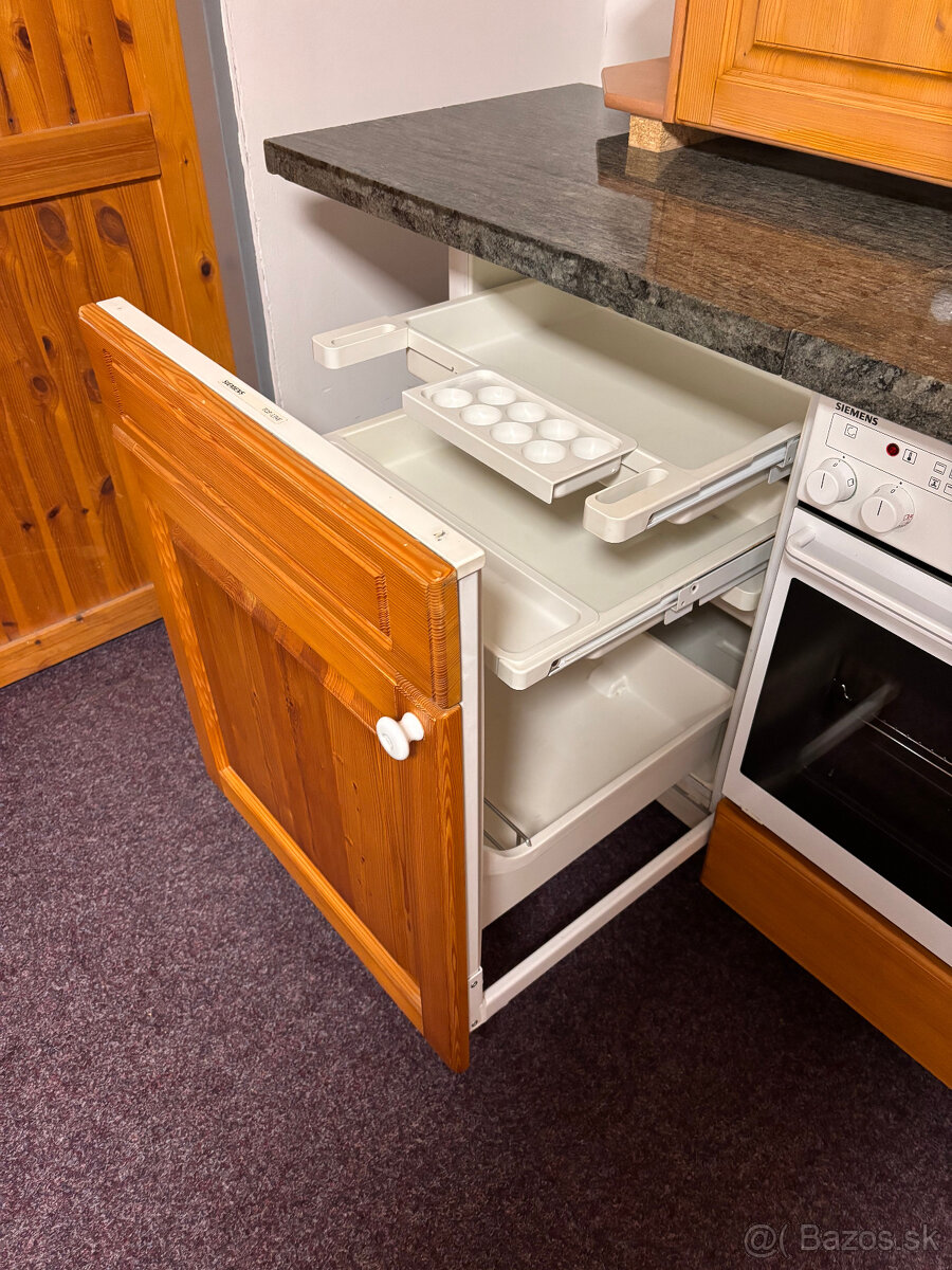 Kuchyňská linka masiv borovice - 2