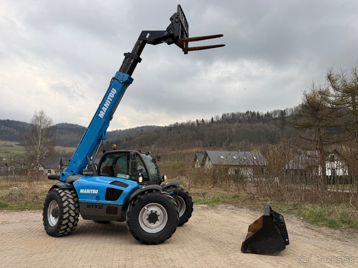 Teleskopický manipulátor Manitou MT932 (dosah 9 m). Nosnosť - 2