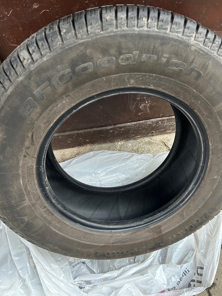 BF goodrich 235/70 R16 - 2