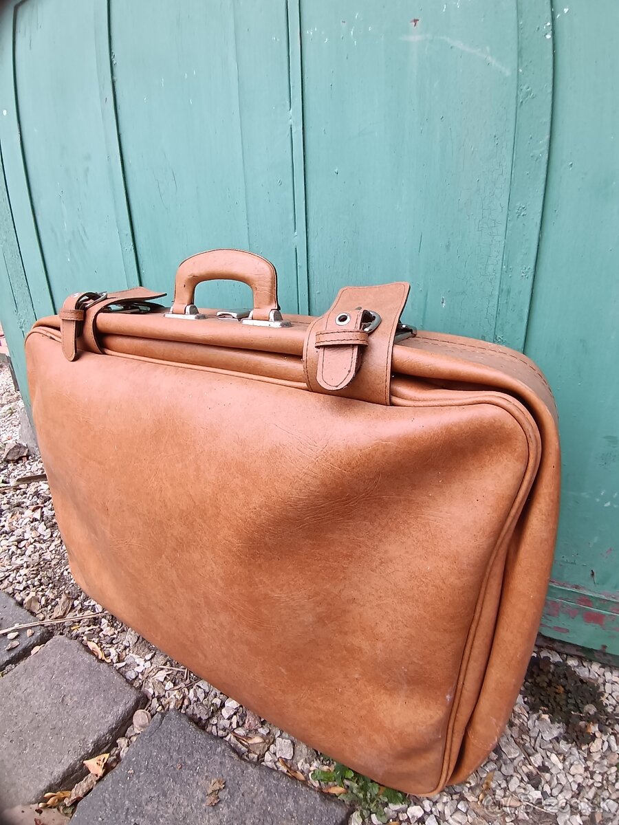 Starý retro kufor - 2