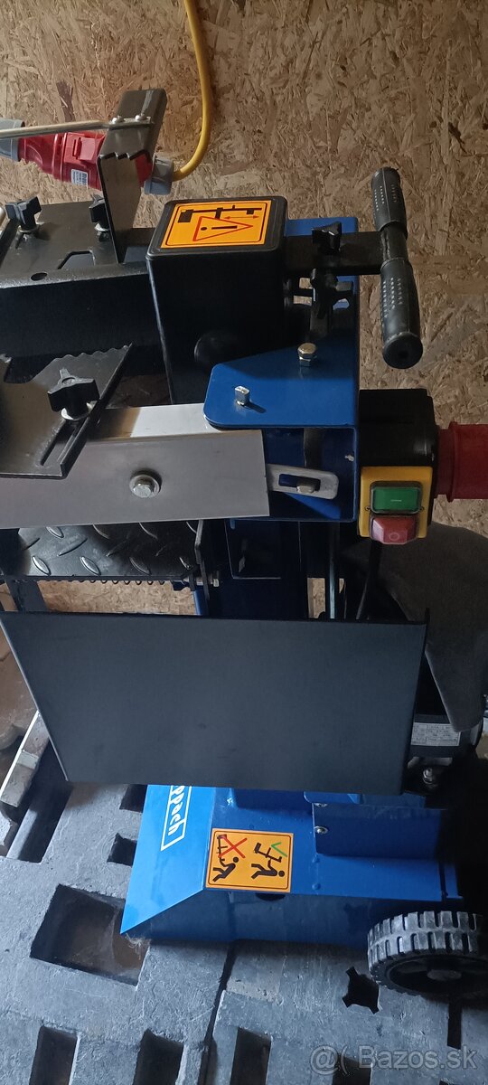 Štiepačka dreva - 2