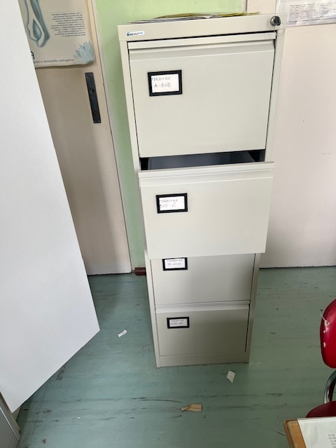 Kovový regál pre zdravotnú dokumentáciu - 2