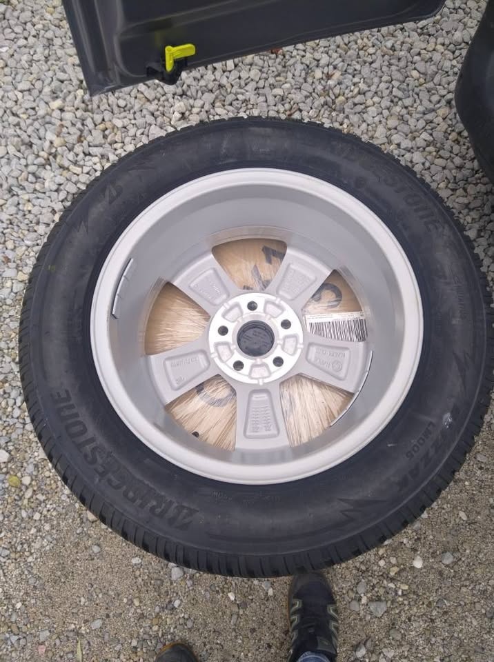15" alu ŠKODA FABIA 4,VW,SEAT + zimné pneu. - 2
