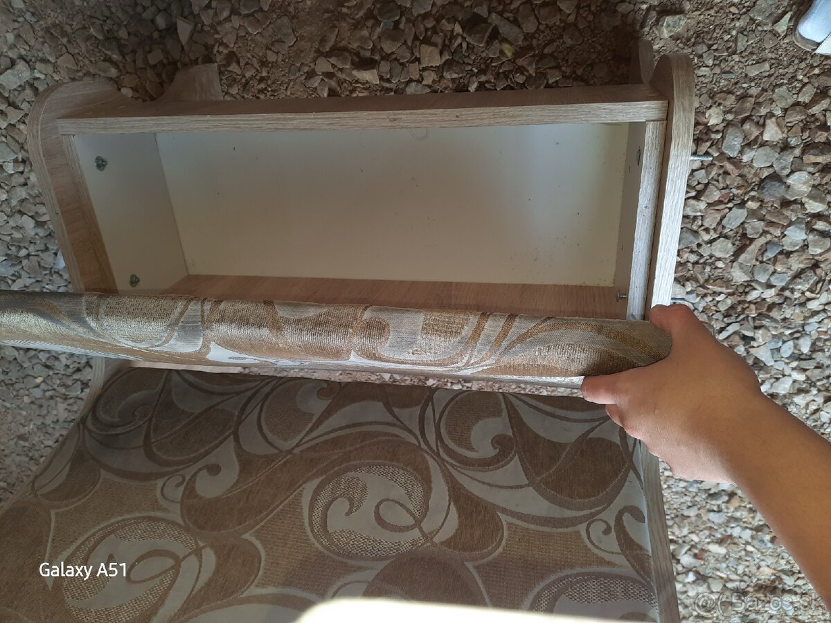 Rohová lavica so stolom.. - 2