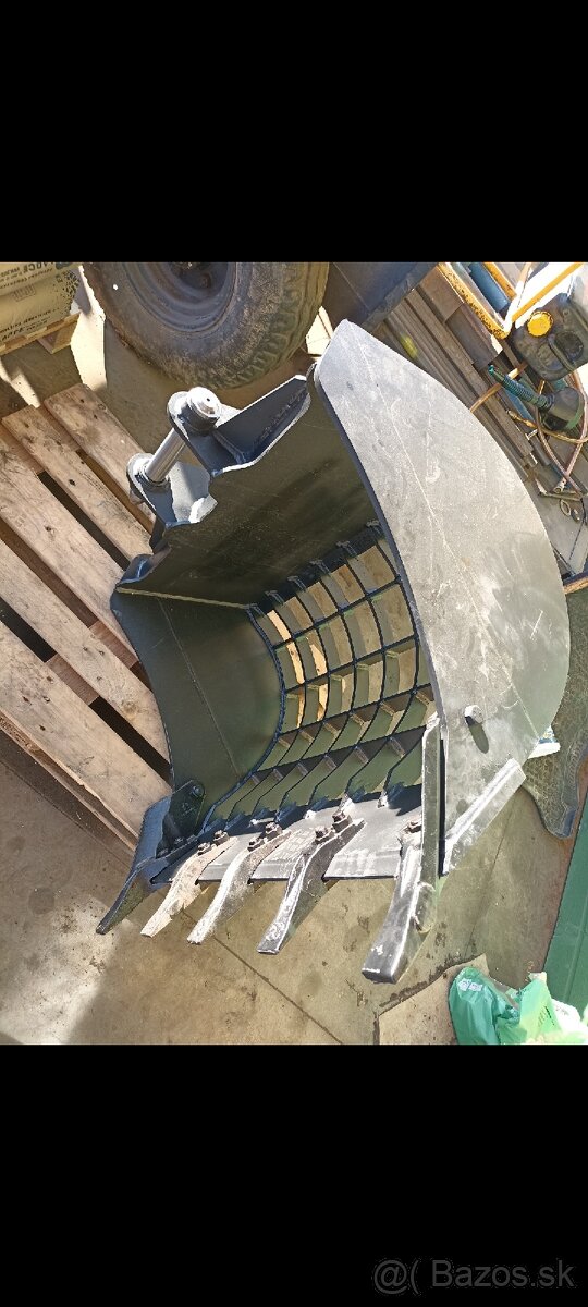 Predám preosievaciu lyzicu CAT JCB KOMATSU - 2