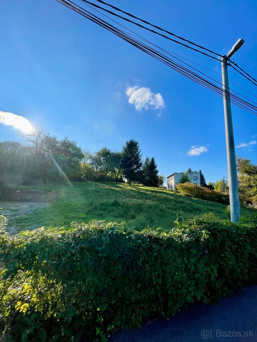 Predám pozemok 2200m2 - 2