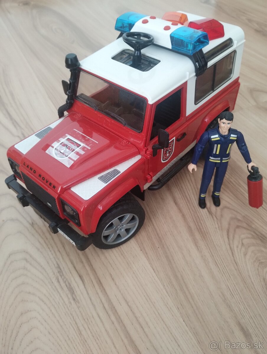 Bruder Land Rover hasičské auto - 2