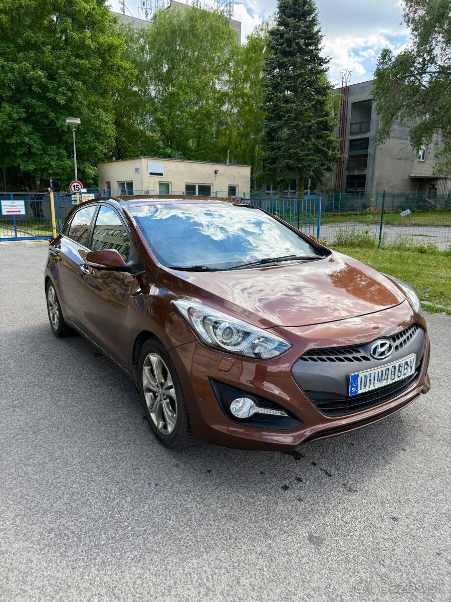 Predám Hyundai i30 1.6Crdi Automat - 2