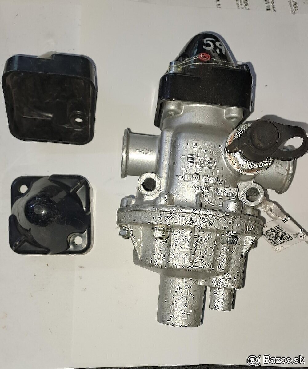 plastový kryt na regulator - 2