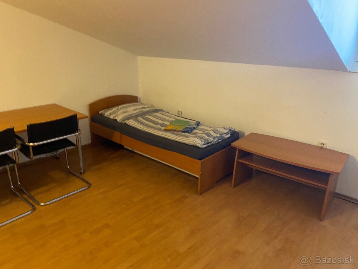 Izba so sociálnym zariadením v Stupave - 2