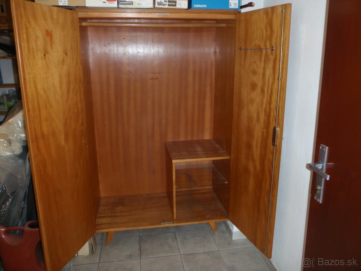 RETRO skriňa - 2