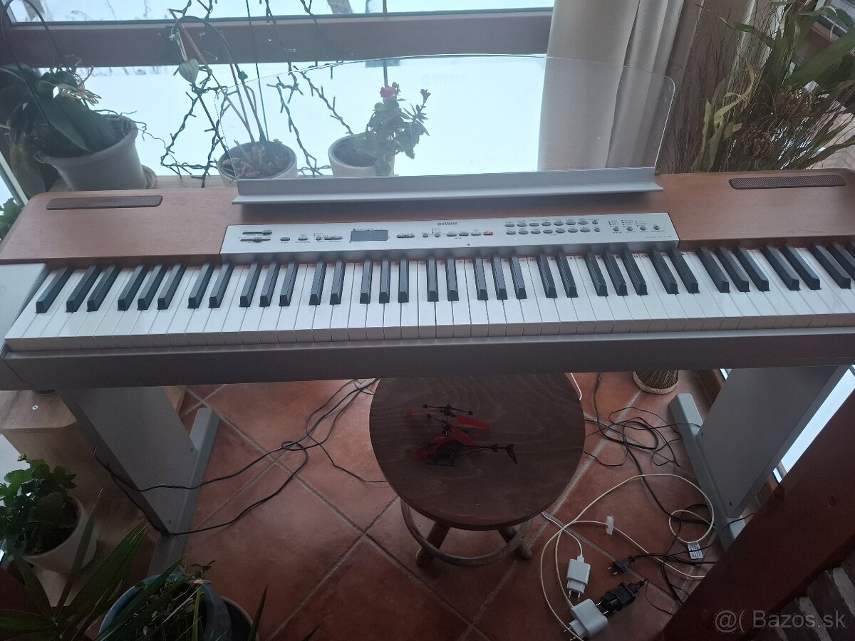 YAMAHA P120 - 2