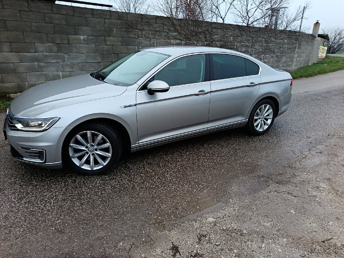 Predám Passat B8 GTE Hybrid r.v. 2017 - 2