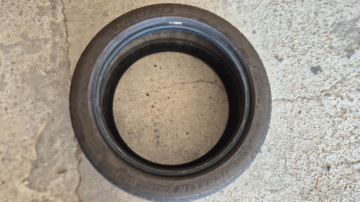 Predám dve letné pneumatiky Mischelin 225/45r17 - 2
