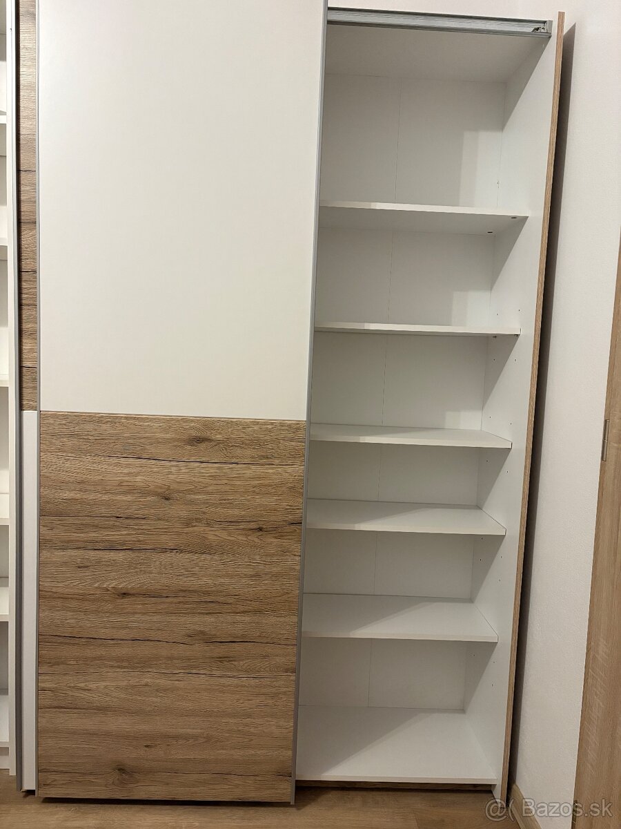 Skriňa šatníková - 2