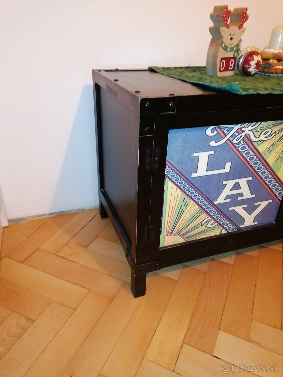 Zachová skrinka pod TV - 2