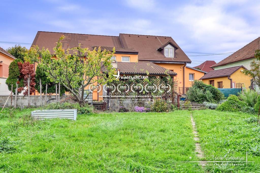 5-izbový rodinný dom s dvomi garážami v obci Špačince - 2