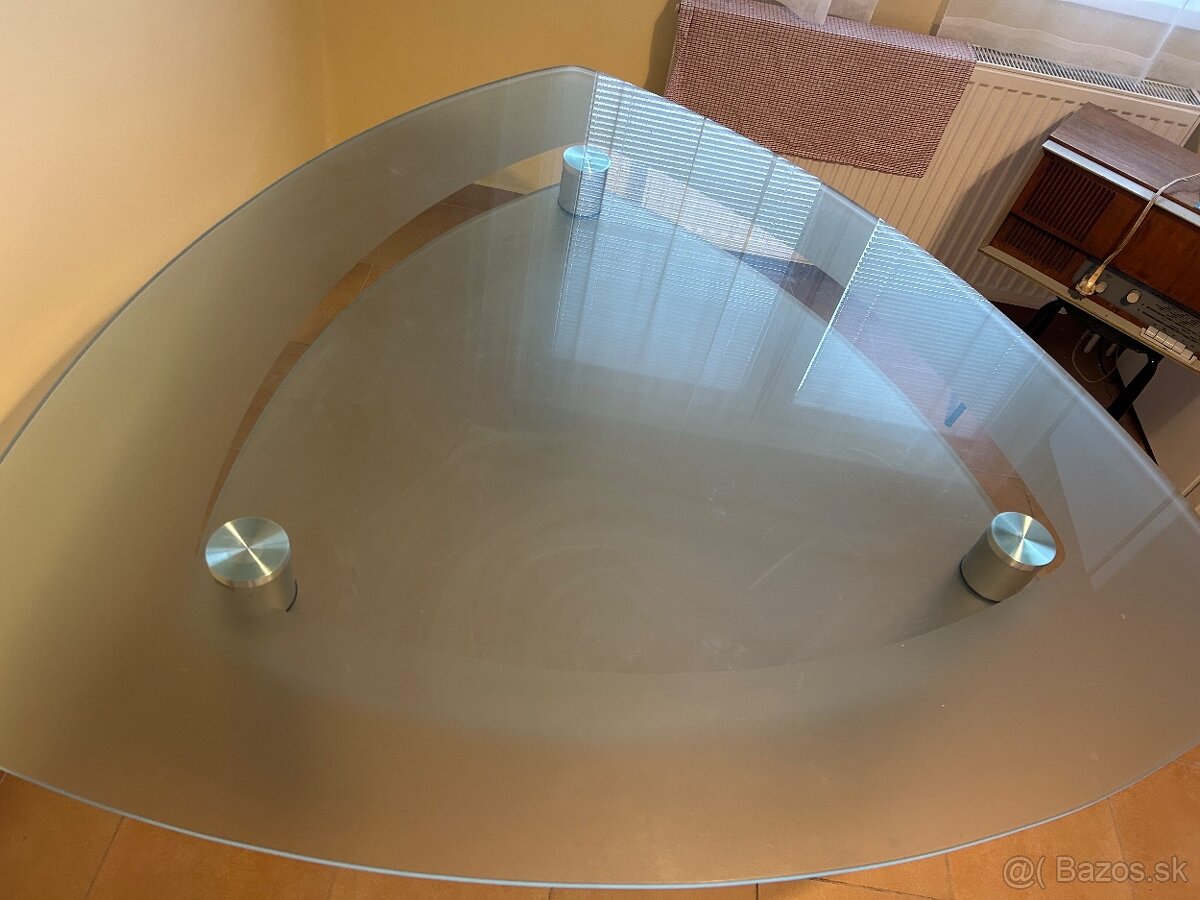 Jedalensky stol a stolicky - 2