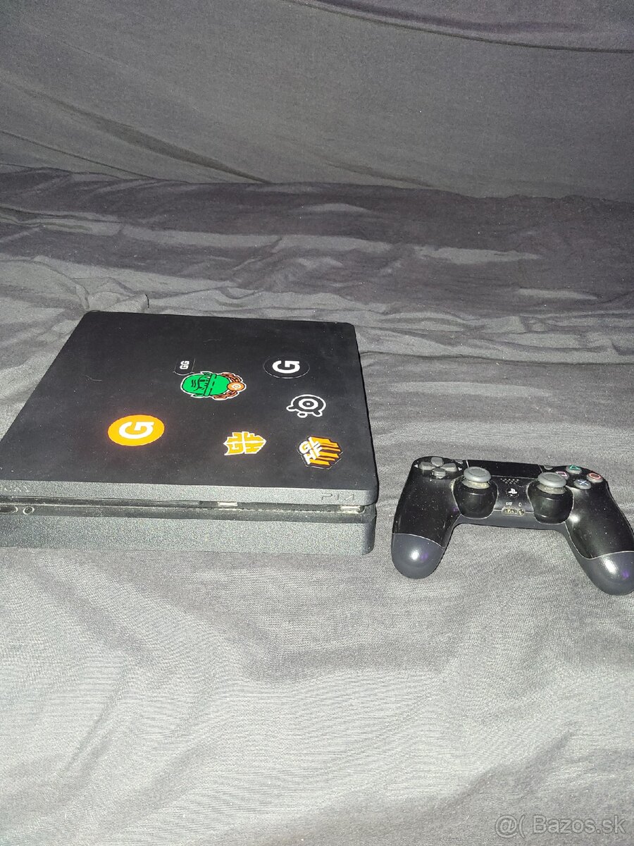 Predám ps4 slim 500gb s ovládačom - 2