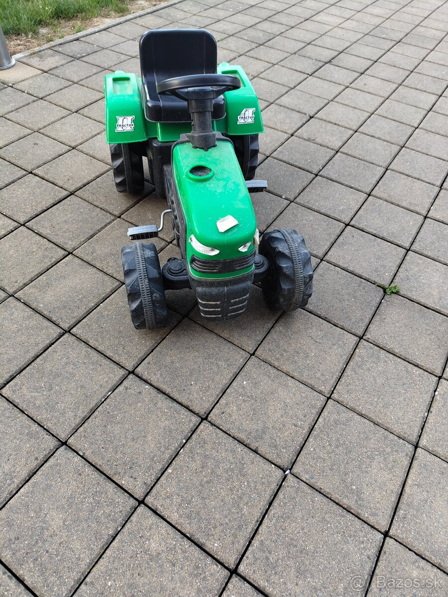 Traktor na pedále - 2