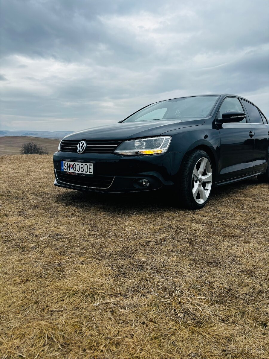 Volkswagen Jetta - 2