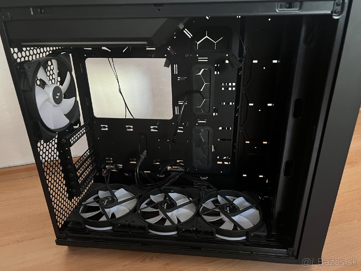 Pc skrinka Fractal design Torrent - 2