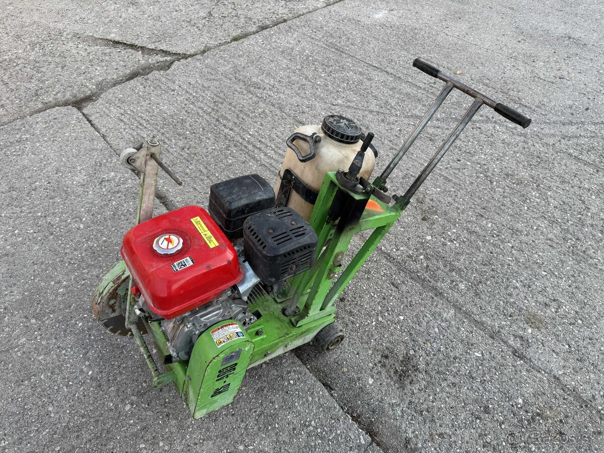 Řezačka asfaltu a betonu - 2