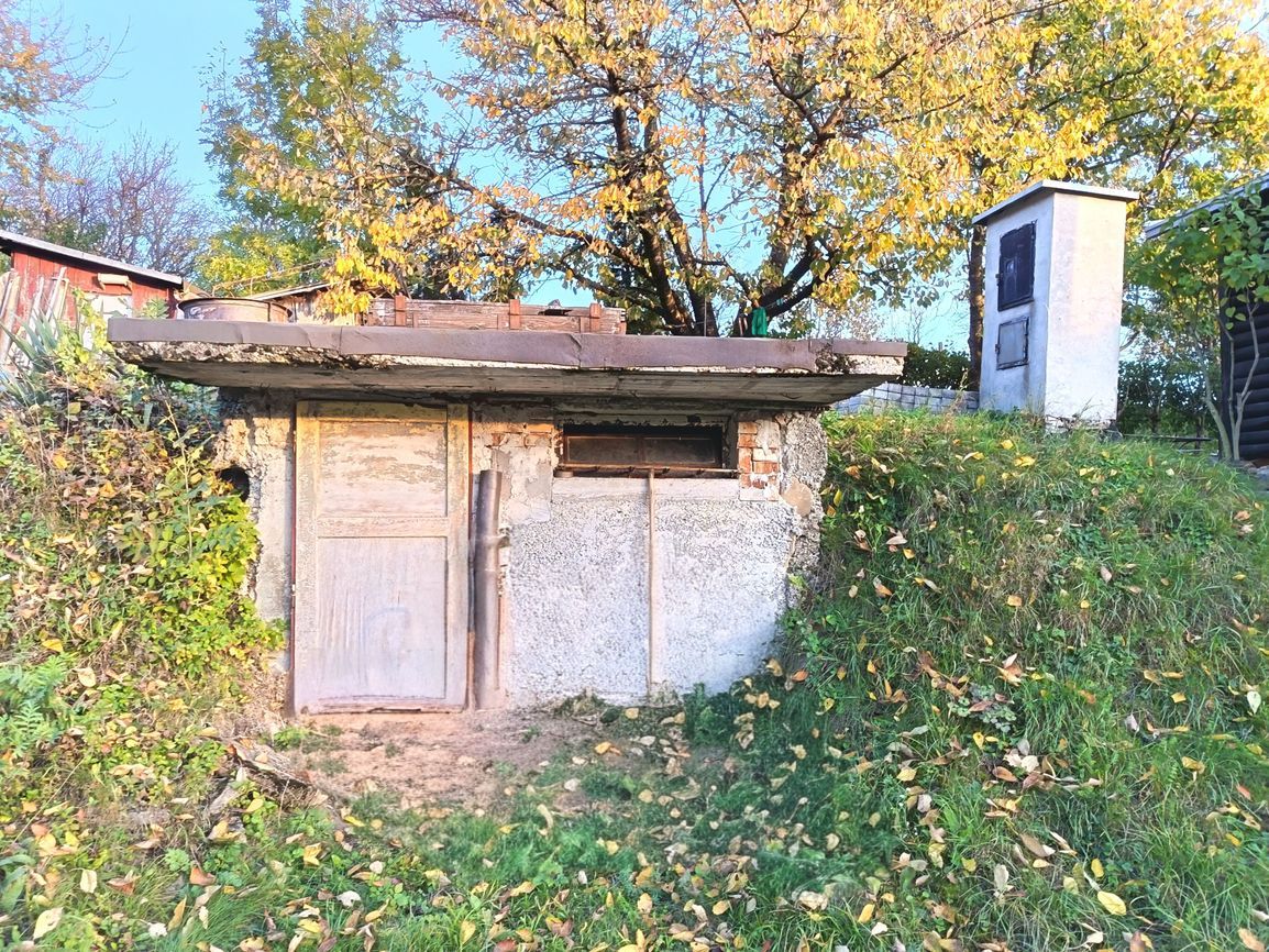 Predaj - záhrada s rozostavanou tehlovou chatou na okraji St - 2