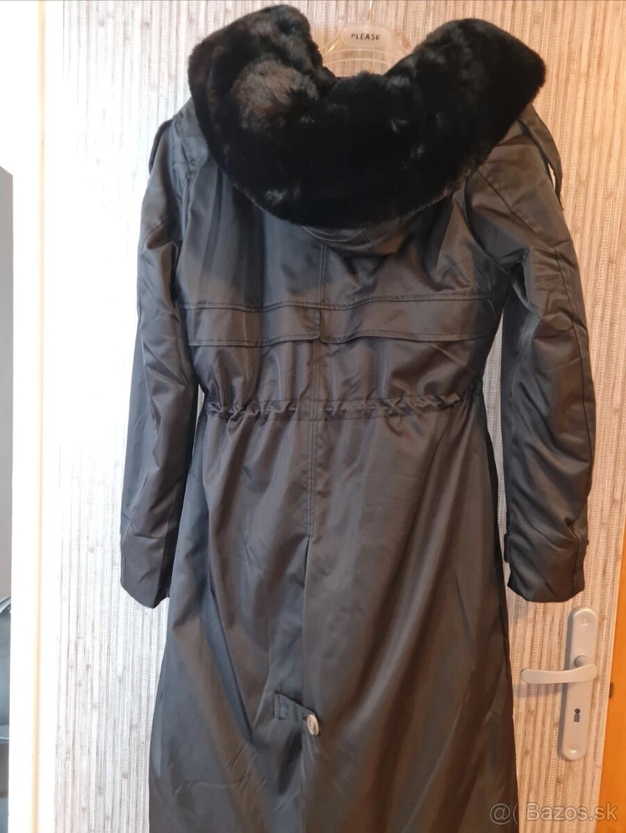 Teplučká čierna dámska parka - 2