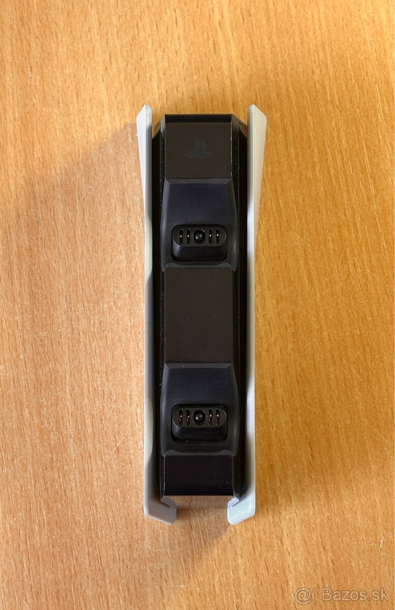 PlayStation 5 DualSense Charging Station - 2