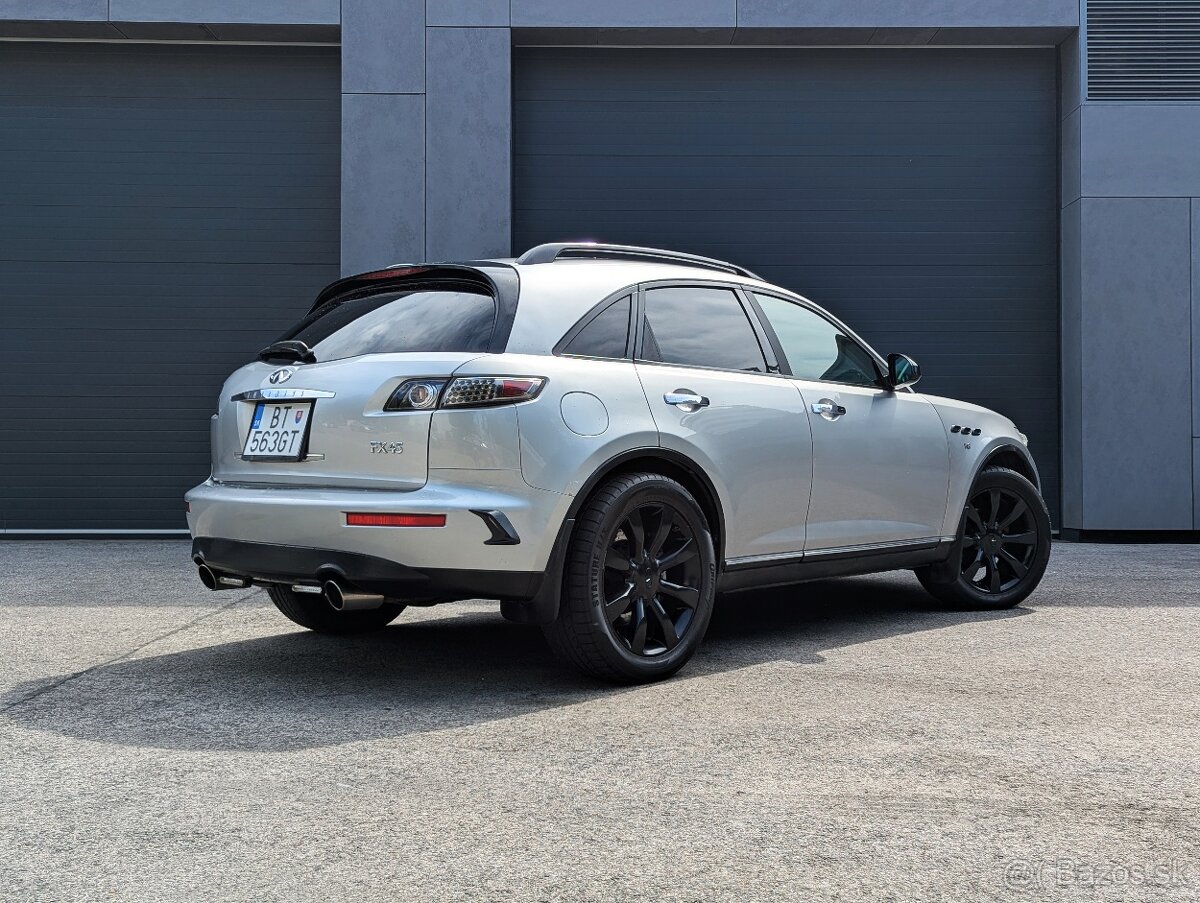 SUV Infiniti / 314 koní, automat, V8 / - 2