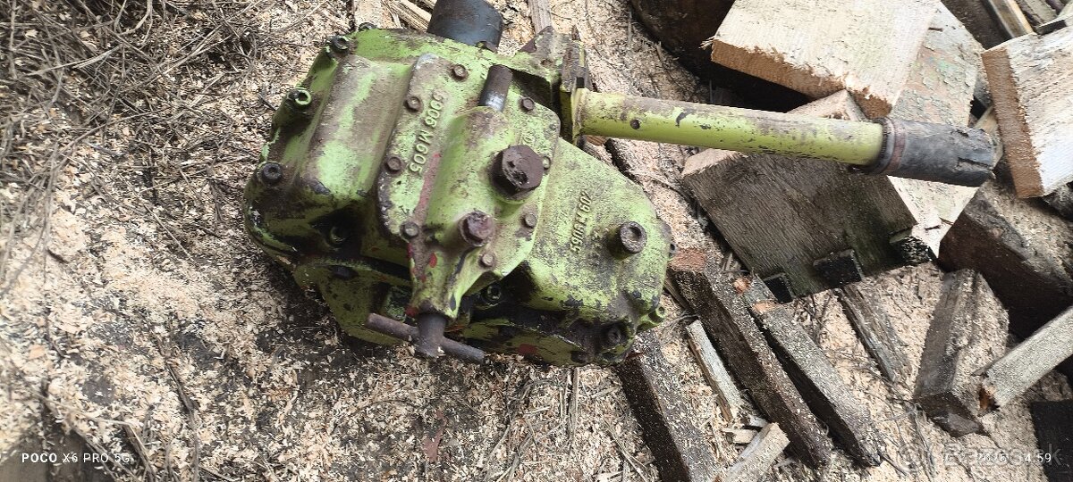 Predám kukuričny adaptér e514 - 2
