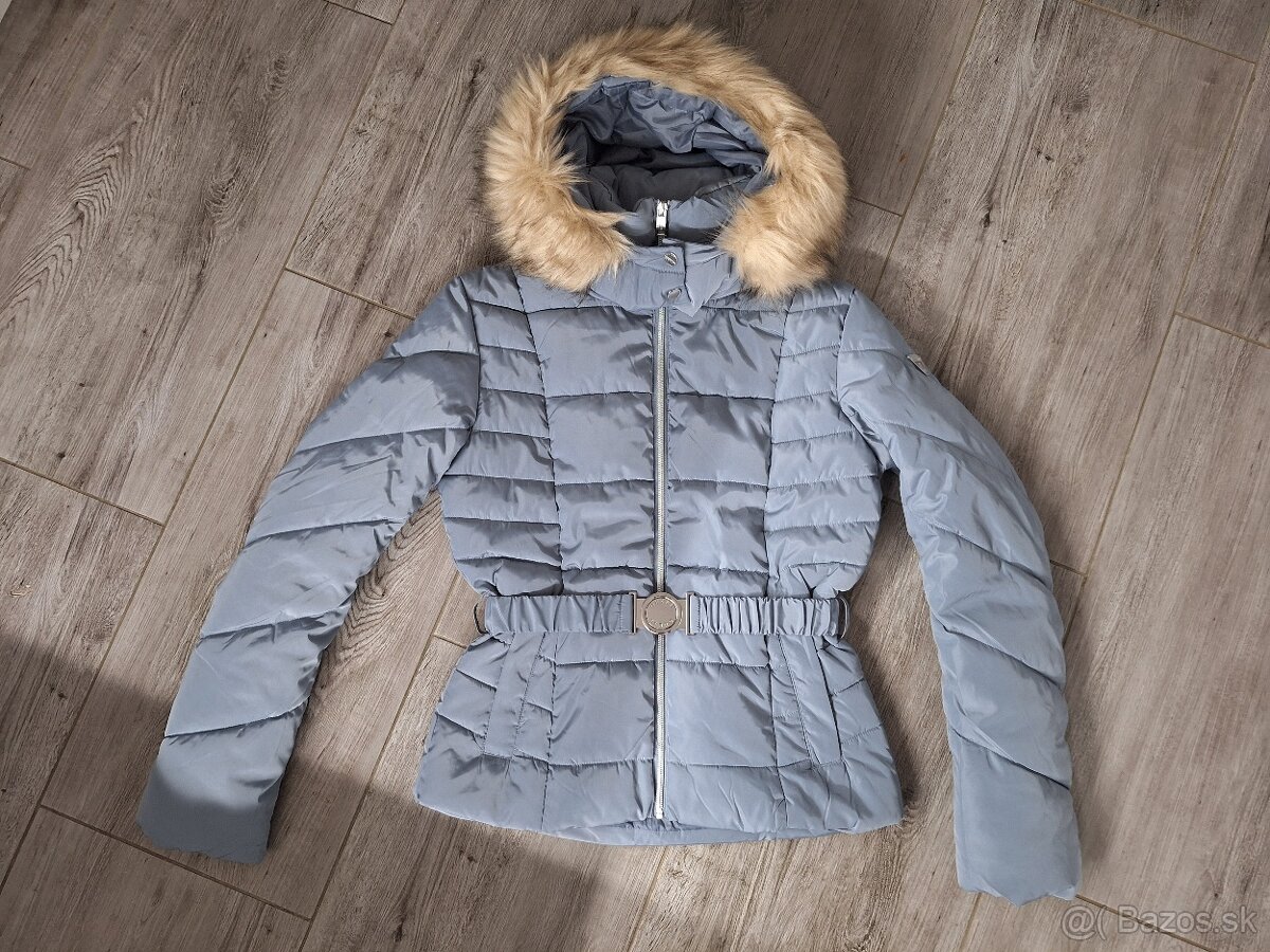 Guess bunda s opaskom,kapucňou a huňatou kožušinou - 2