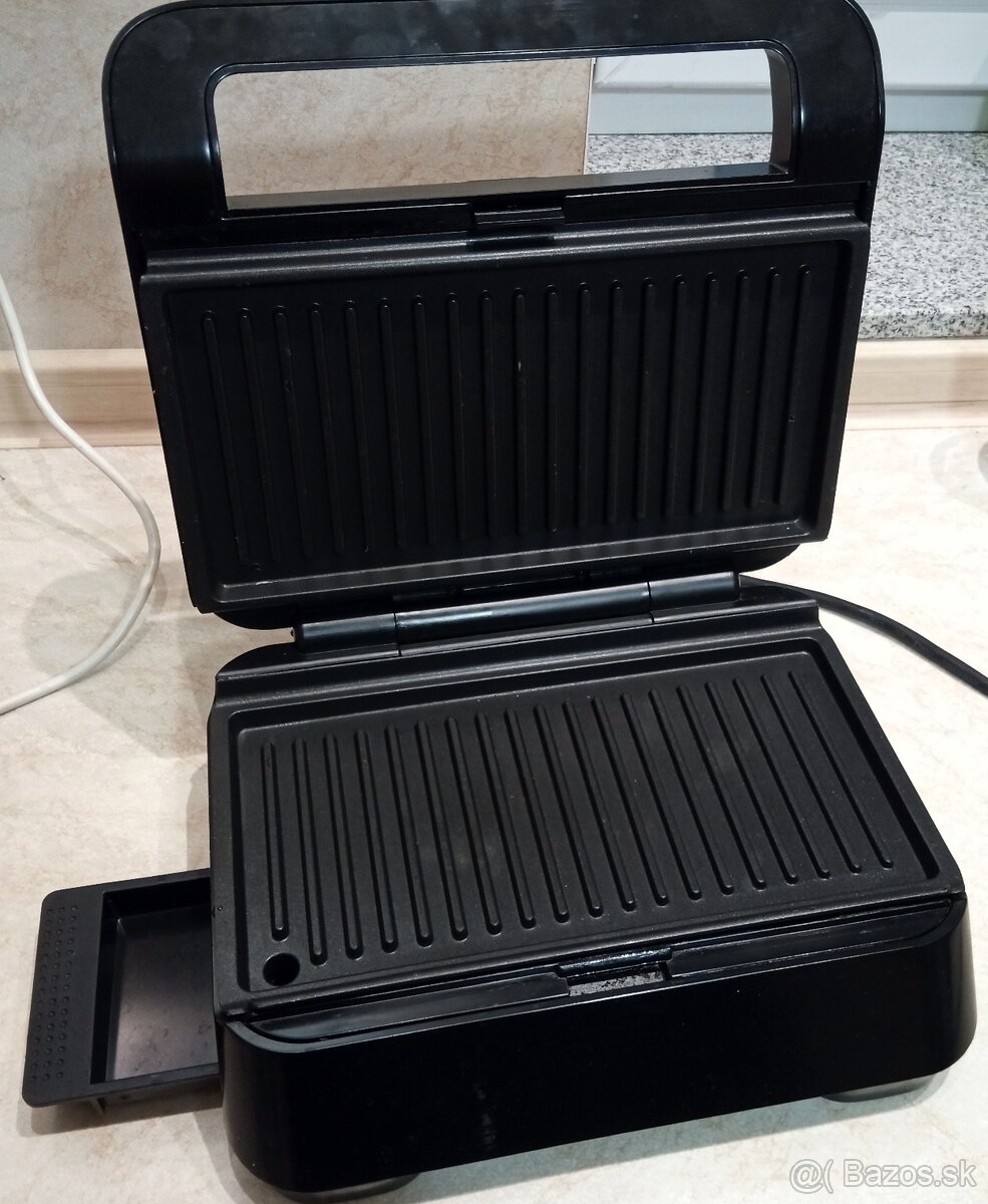 Delonghi grill s vyberatelnymi platnickami - 2