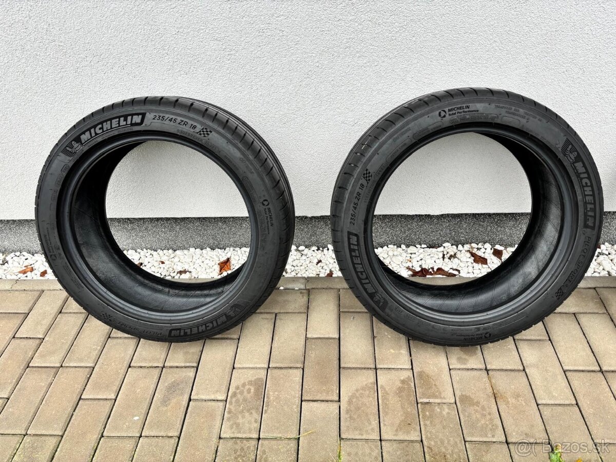 235/45 R18 Michelin - 2