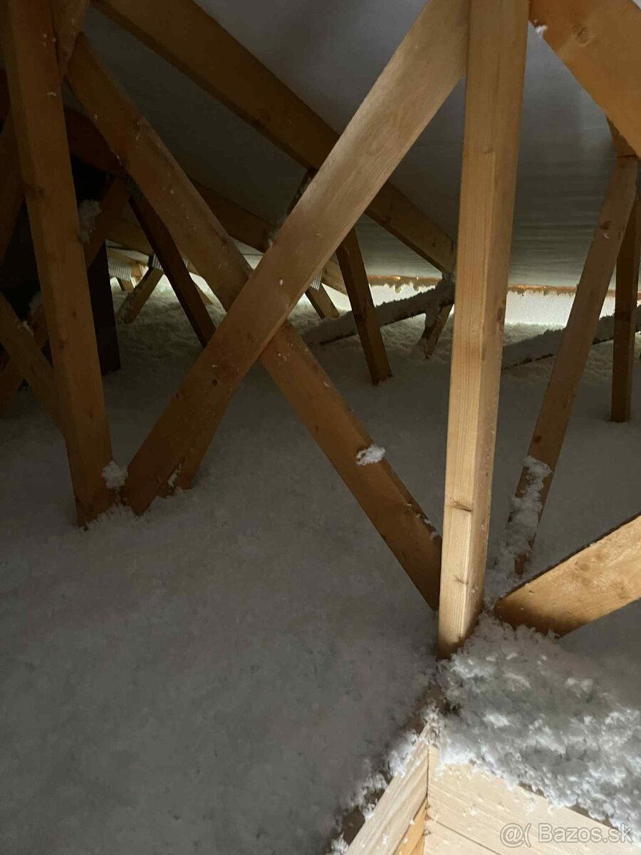 Fúkaná striekaná izolácia – rýchle zateplenie bez búrania - 2