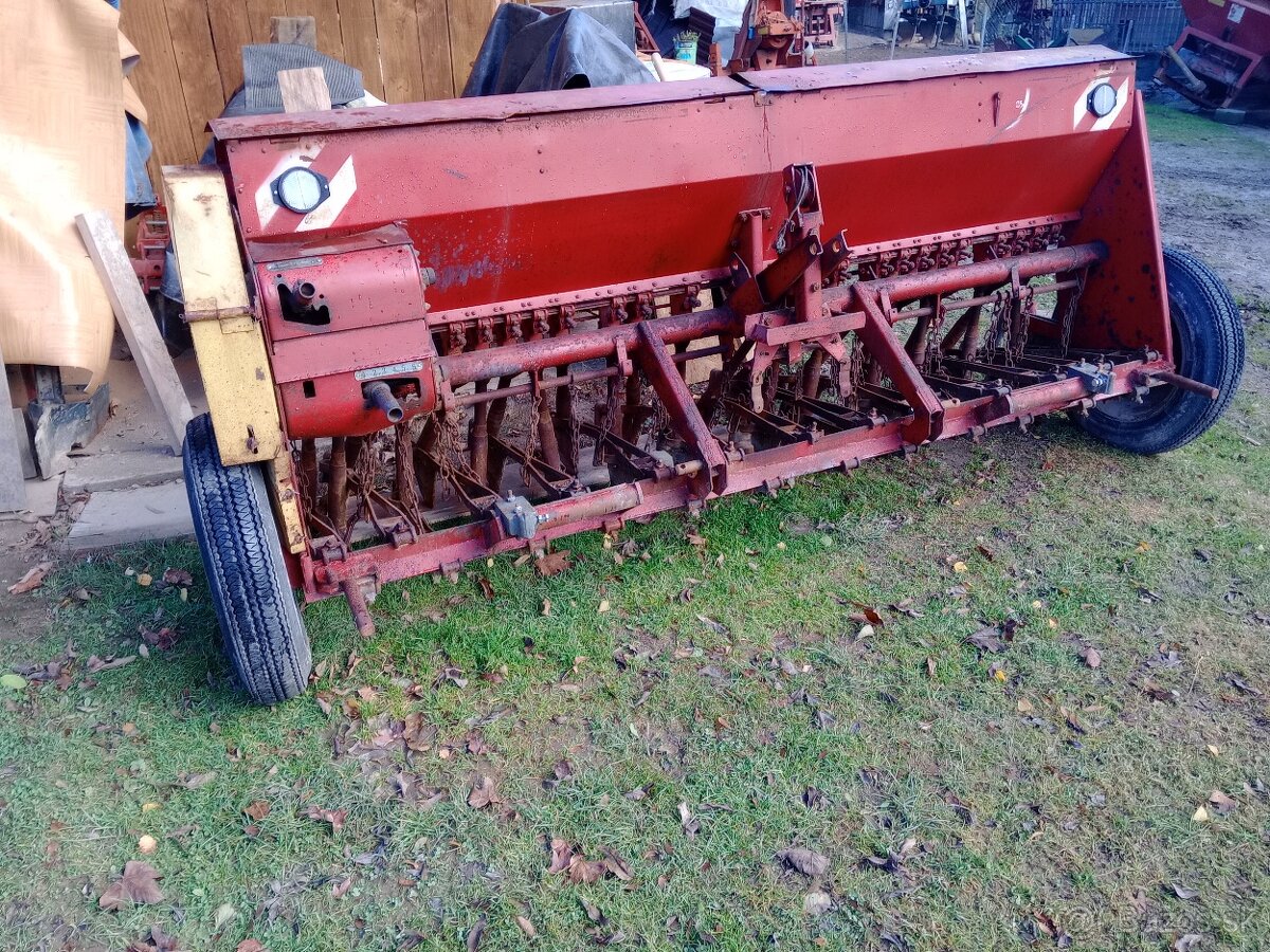 Sejačka 25 lievikova - 2