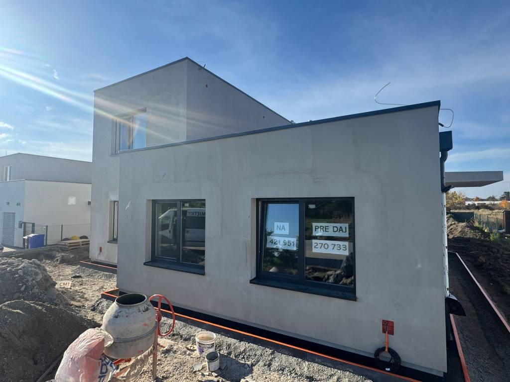 ALL INCLUSIVE | NA PREDAJ 4-IZBOVÝ RODINNÝ DOM (ČASŤ DVOJDOM - 2