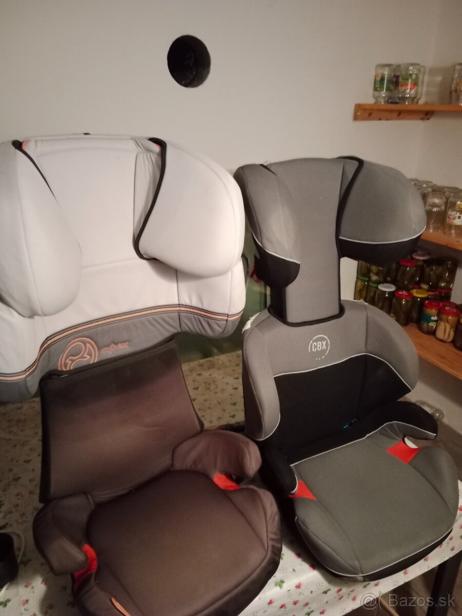 Stolík a sedačky - 2