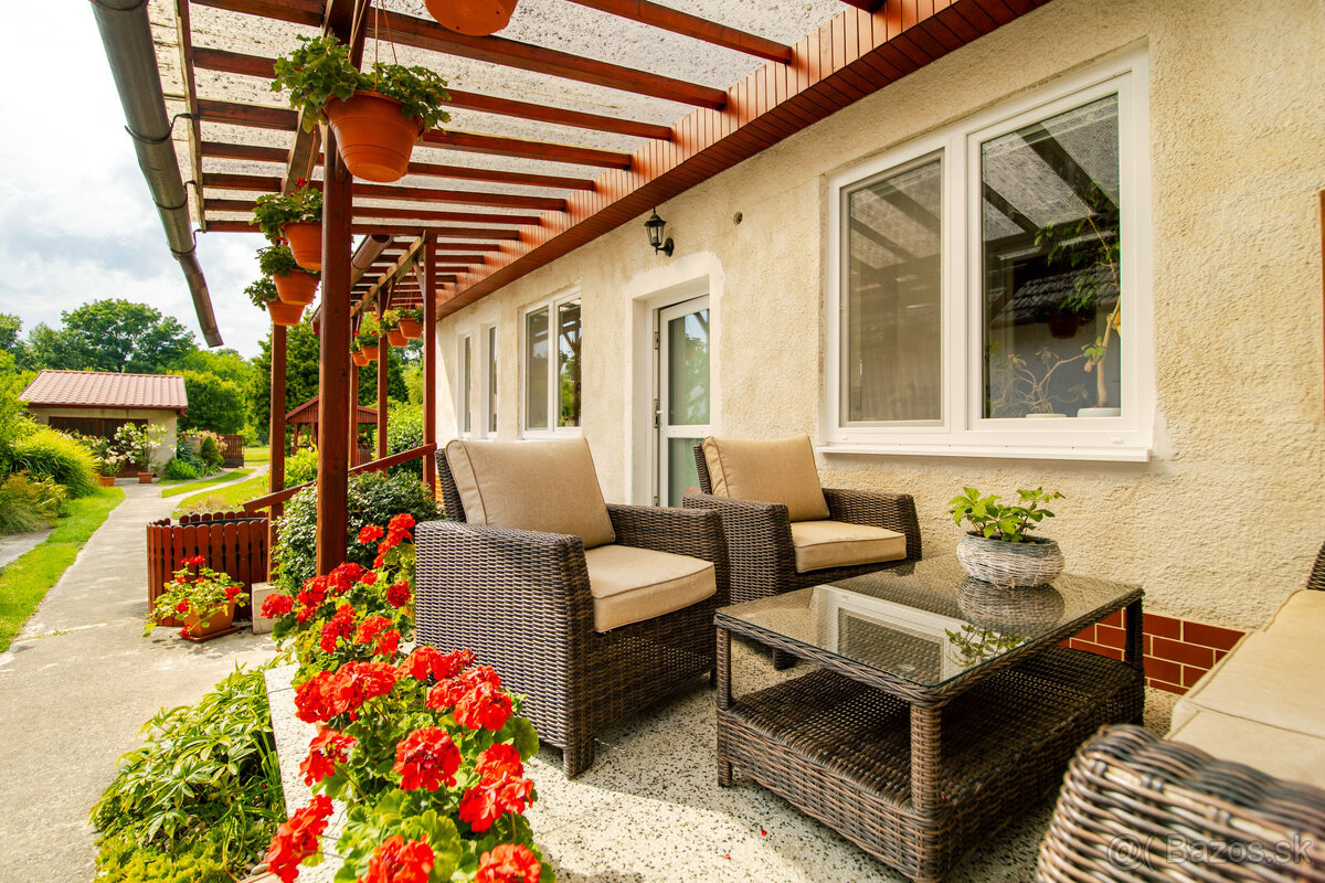 REZERVOVANÉ: Na predaj priestranný dom s veľkým pozemkom v P - 2