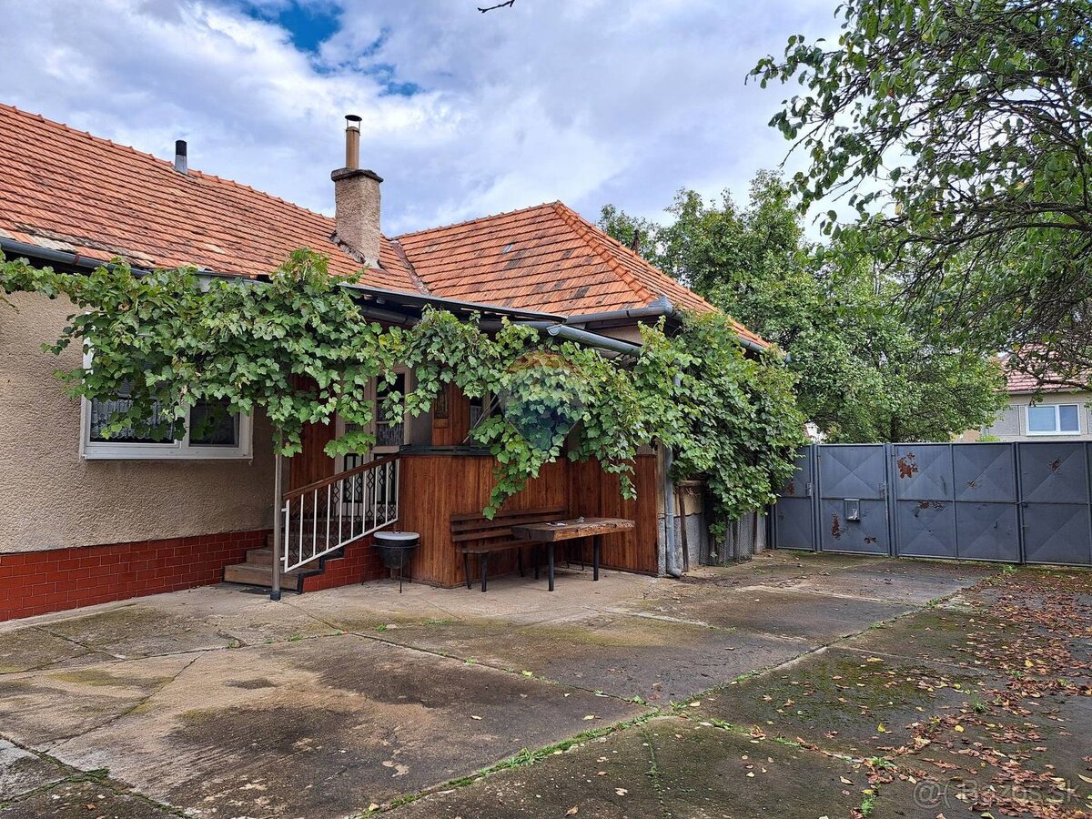 Na predaj dom s veľkým ovocným sadom v obci Uhorské - 2