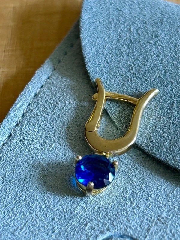 POZLÁTENÉ strieborné náusnice s modrým kamienkom - 2