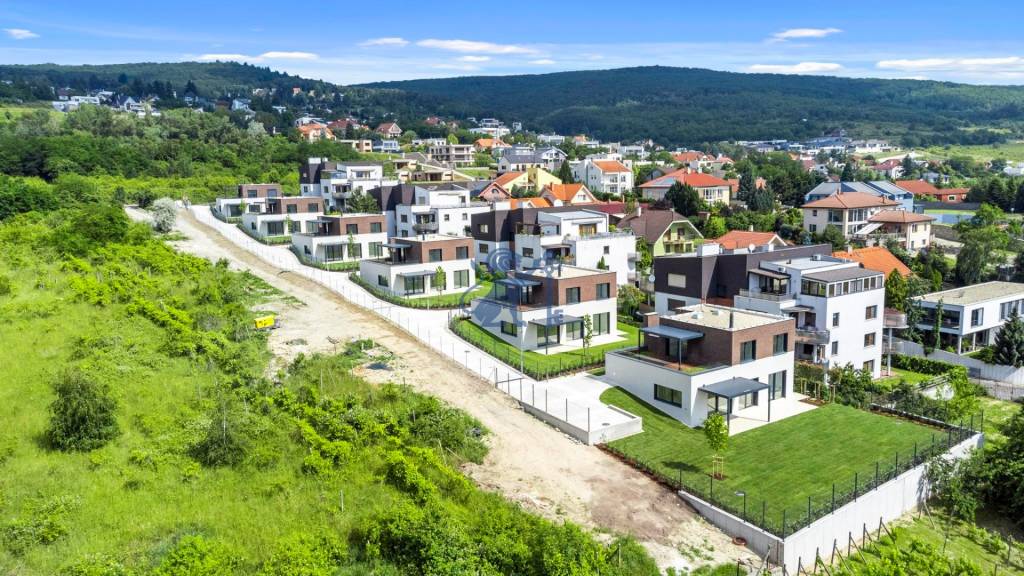 SKOLAUDOVANÉ Predaj vily v projekte "Račianska perla" BA - 2