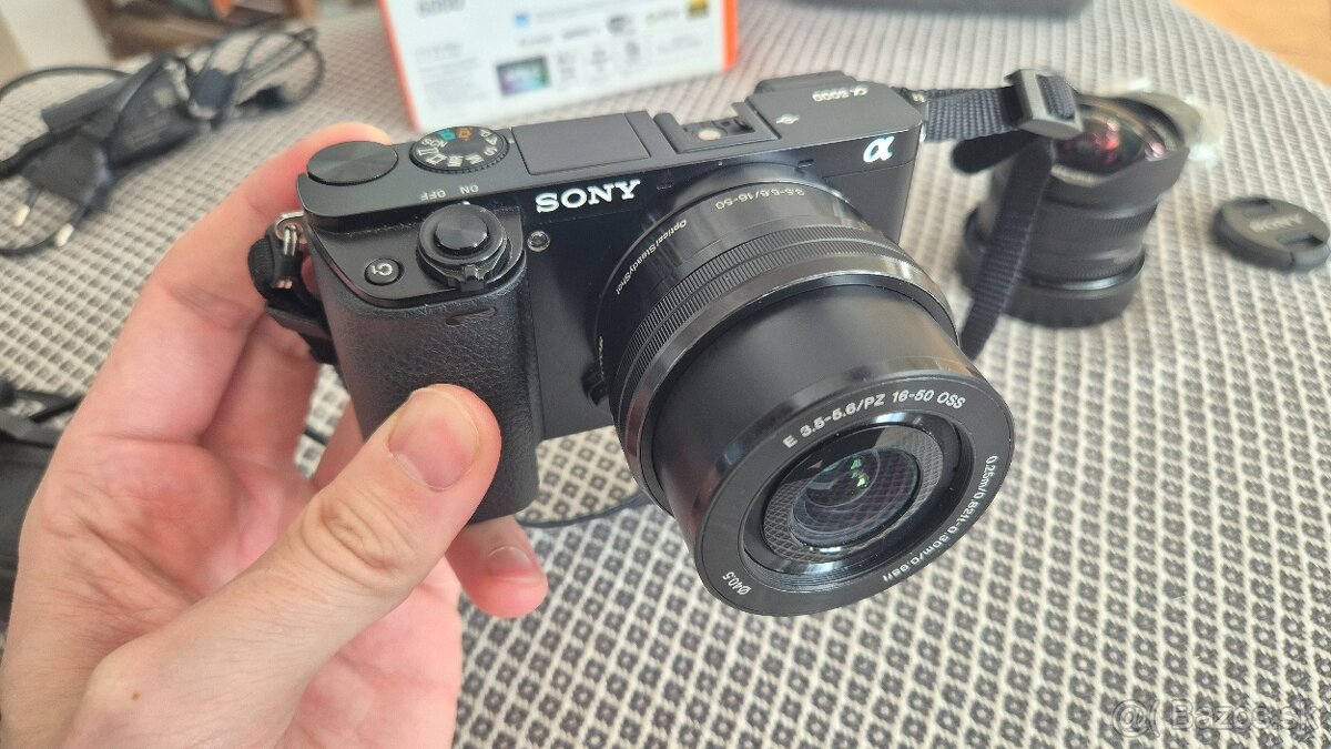 Sony Alpha 6000 s príslušenstvom a fish-eye objektívom - 2